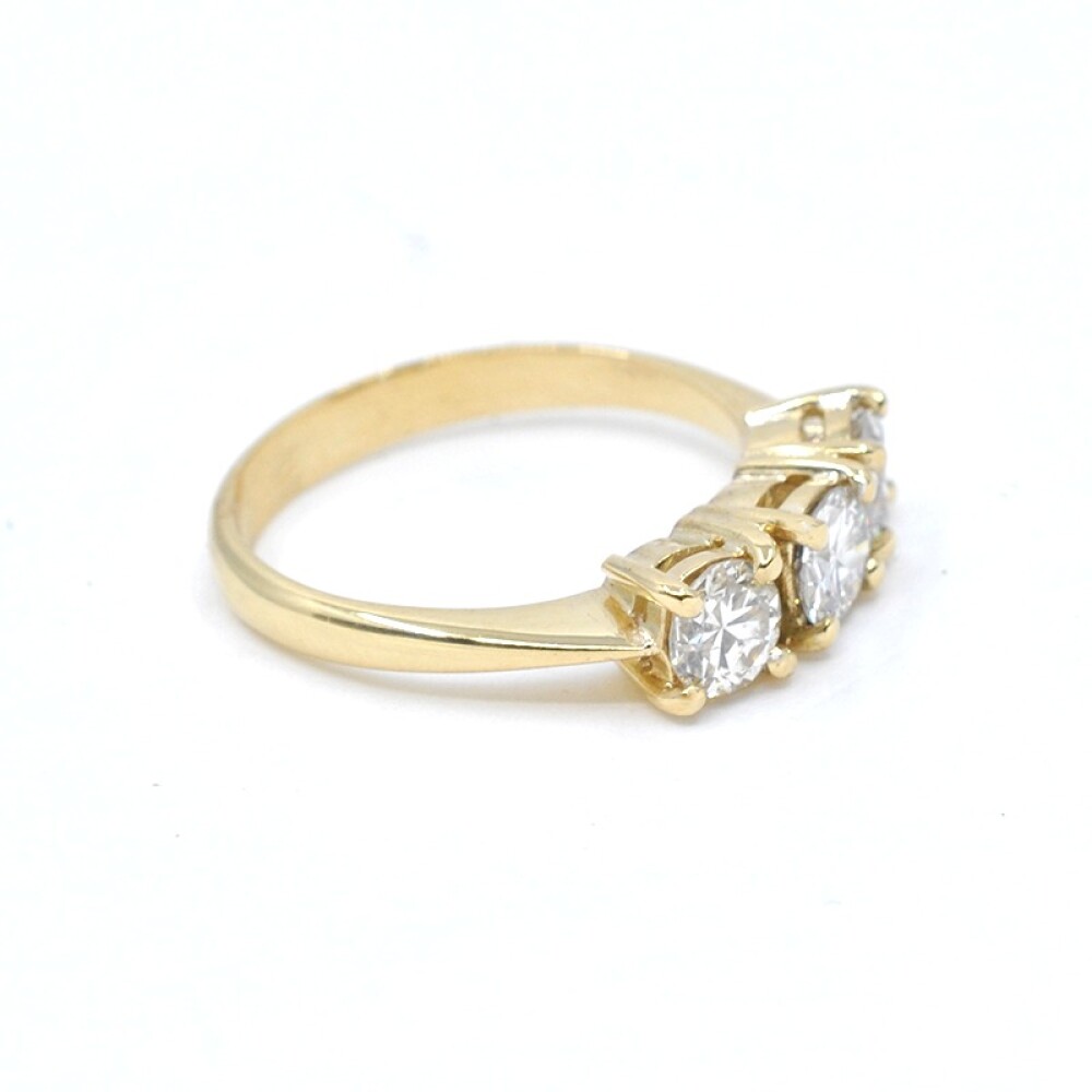 Anillo en oro 18k amarillo y 3 brillantes Anillo en oro 18k amarillo y 3 brillantes