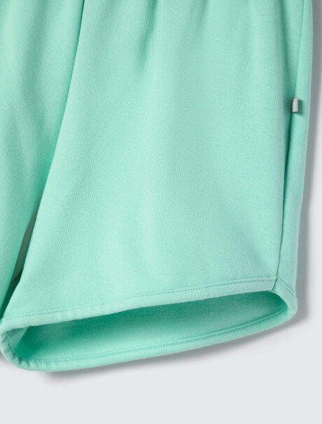 SHORT BÁSICO DE NIÑA VERDE