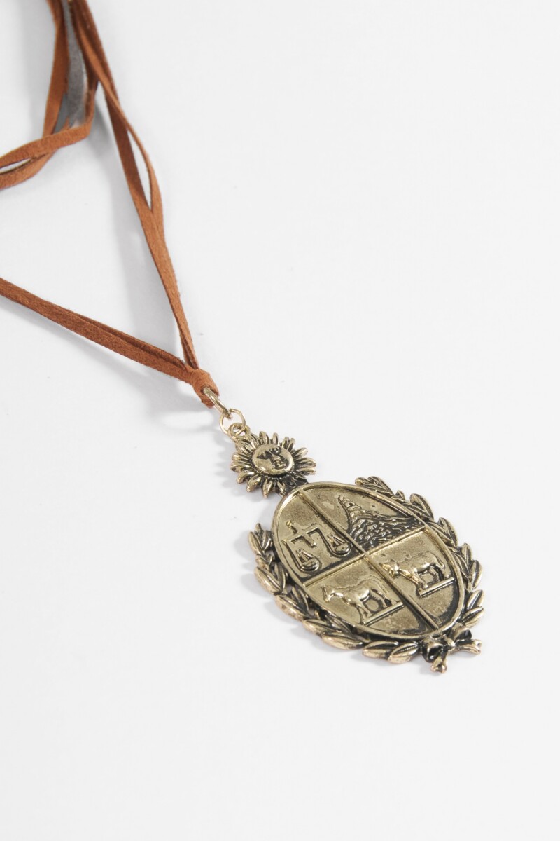 Collar cordón escudo dorado