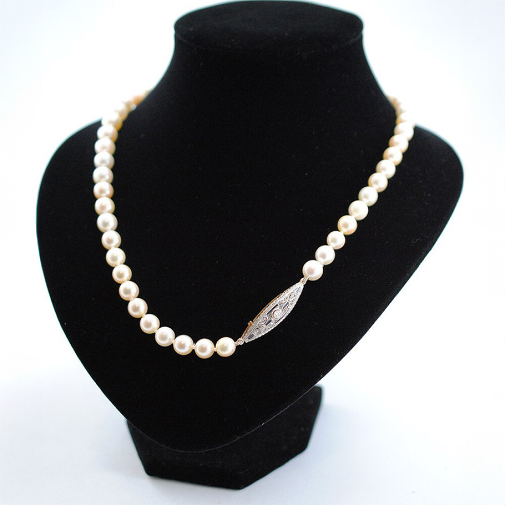 Collar Perlas De Cultivo Con Importante Broche En Oro 18K Collar Perlas De Cultivo Con Importante Broche En Oro 18K