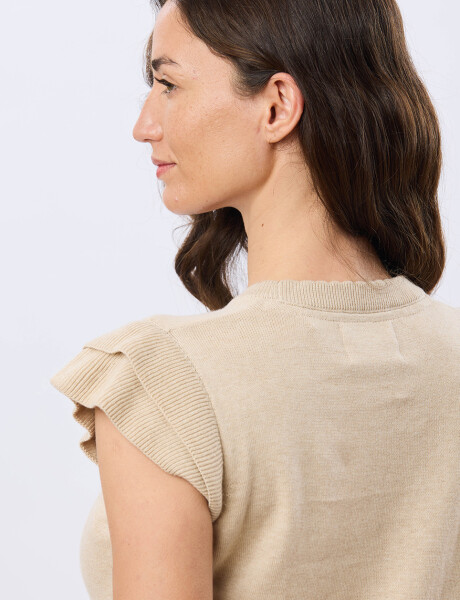 REMERA TEJIDA CON VOLADO Beige