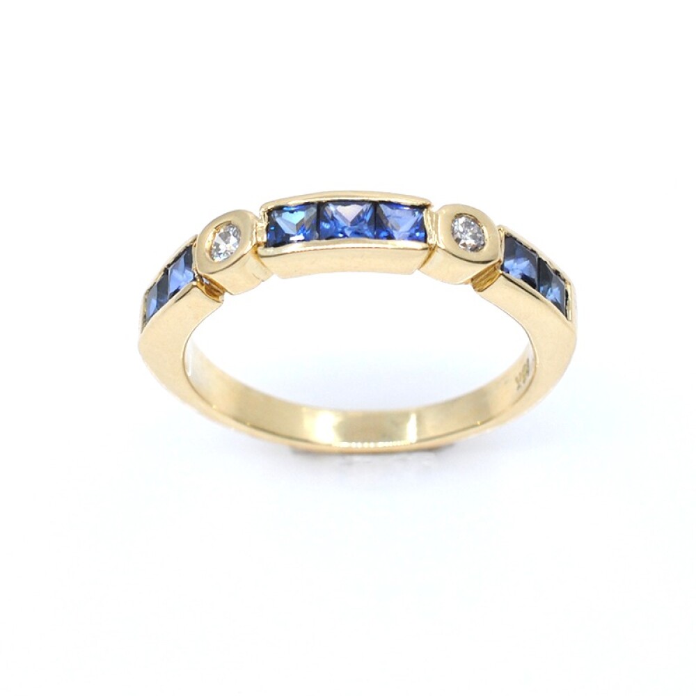 Anillo en oro 18k con zafiros azules carré y 2 brillantes Anillo en oro 18k con zafiros azules carré y 2 brillantes