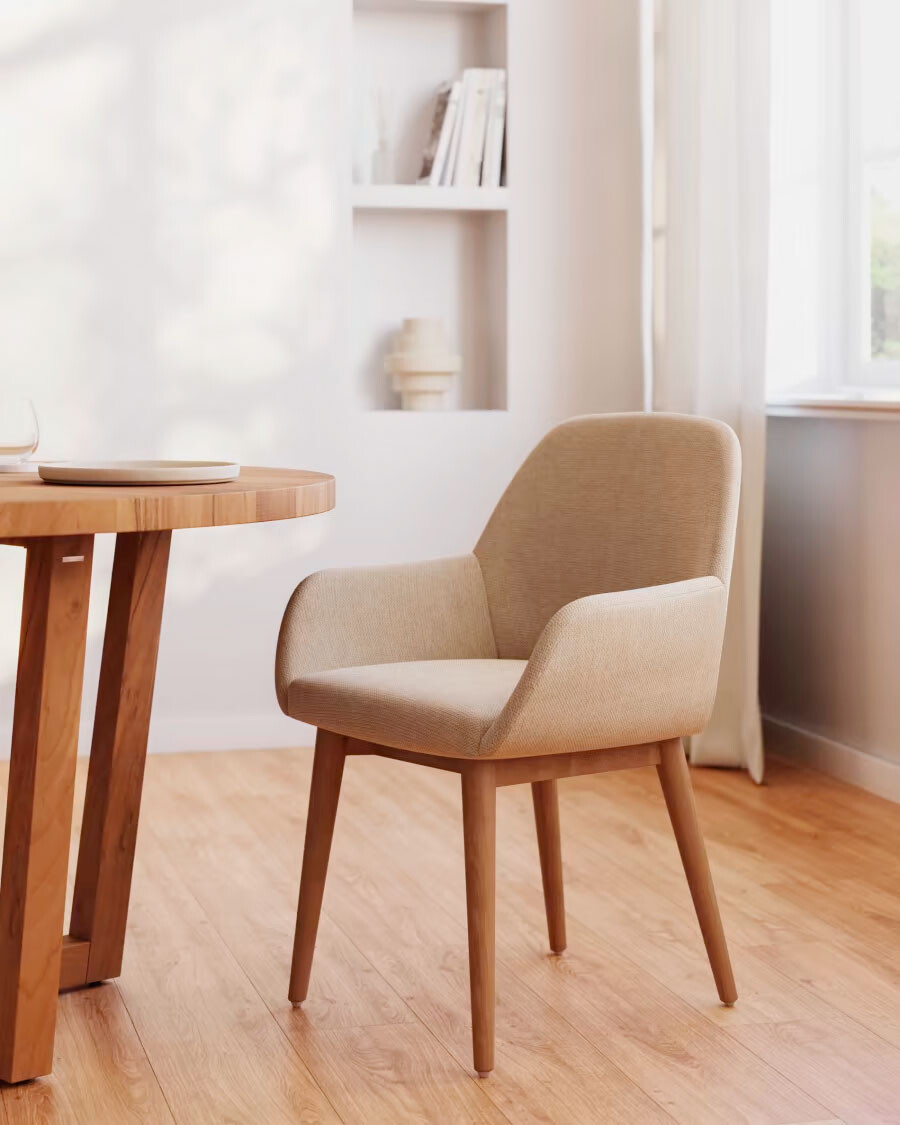 Silla Konna beige y patas de madera maciza de fresno acabado oscuro