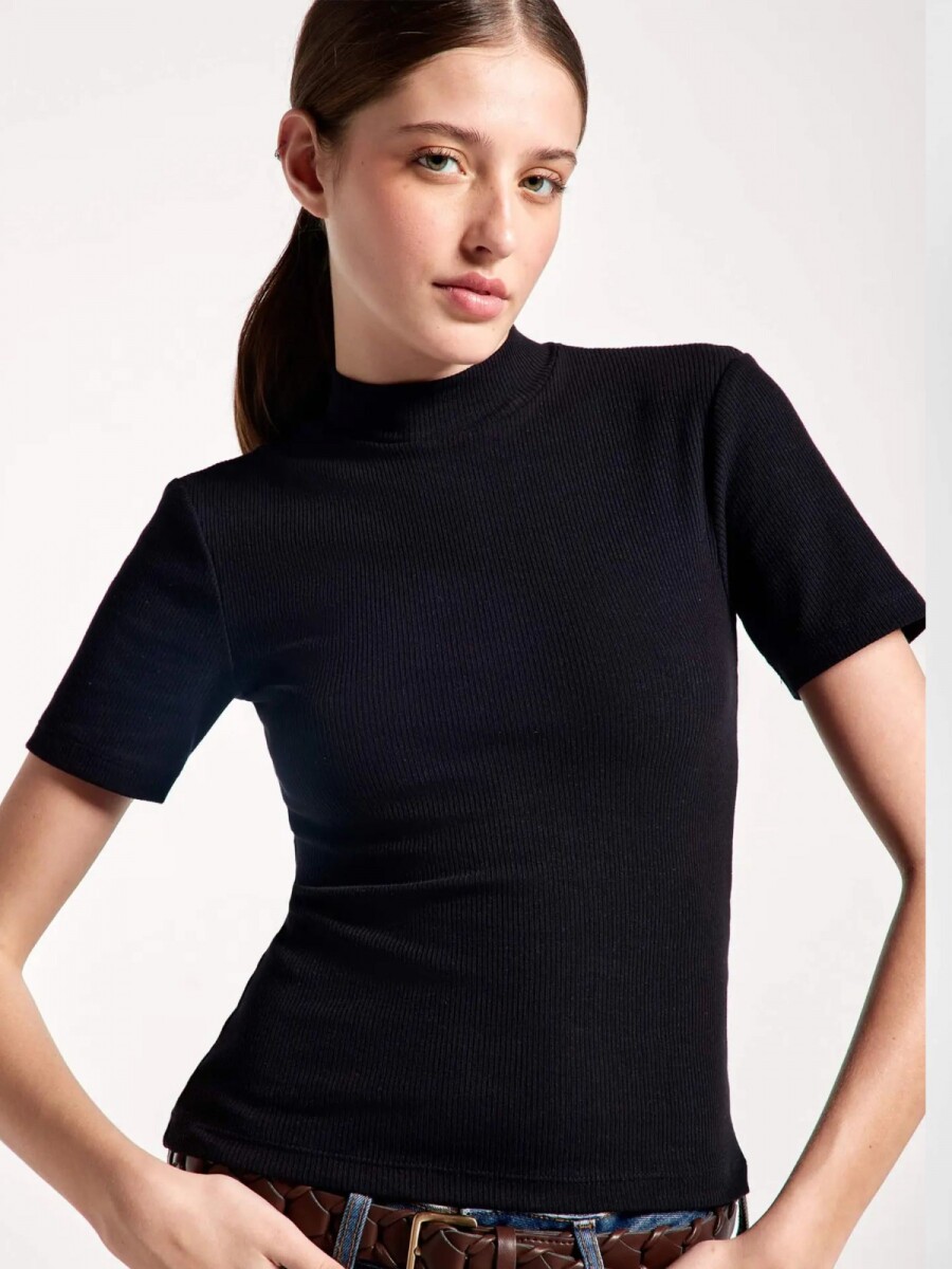 BLUSA DE CUELLO ALTO EN TELA ACANALADA - NEGRO 