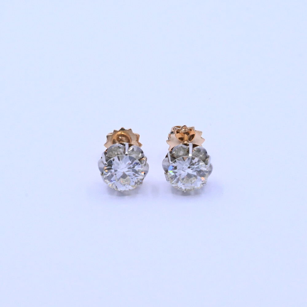 Caravanas antiguas oro 18k con brillantes engarce 6 puntas. Caravanas antiguas oro 18k con brillantes engarce 6 puntas.