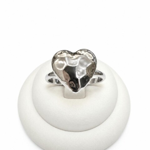 Anillo con corazón al centro Anillo con corazón al centro