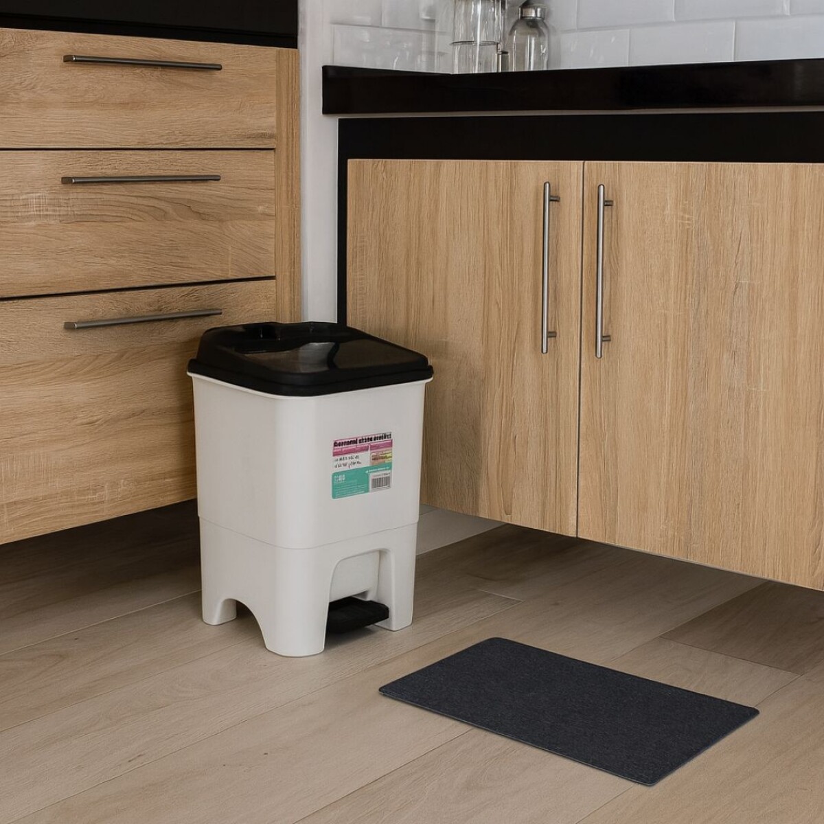 PAPELERA CON PEDAL PLASMONT 15 LITROS 