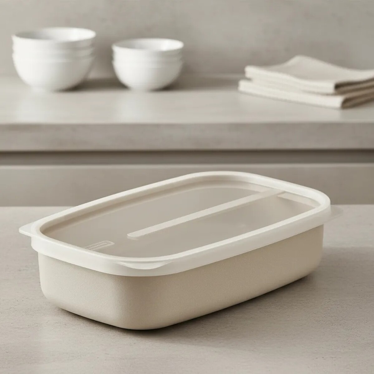 Tupper 1.7 lts. color Arena c/ Tapa 25464/030 