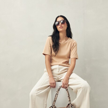 REMERA CARLO Caramelo