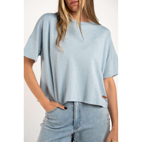 Remera Celeste