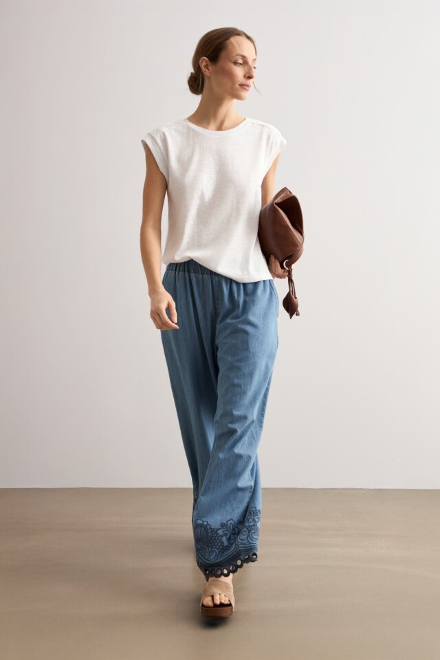 Remera puntilla de broderie blanco