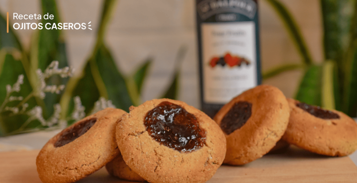 Ojitos de avena y mermelada de frutos rojos