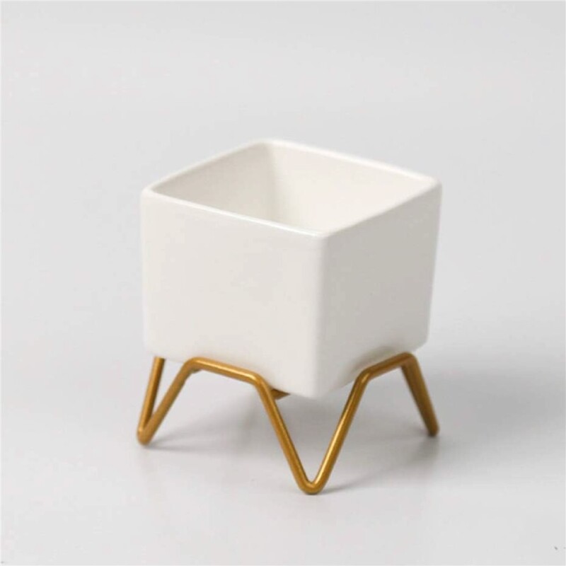 MACETA CERAMICA C/BASE 6x6x9CM BLANCO/DORADO MACETA CERAMICA C/BASE 6x6x9CM BLANCO/DORADO