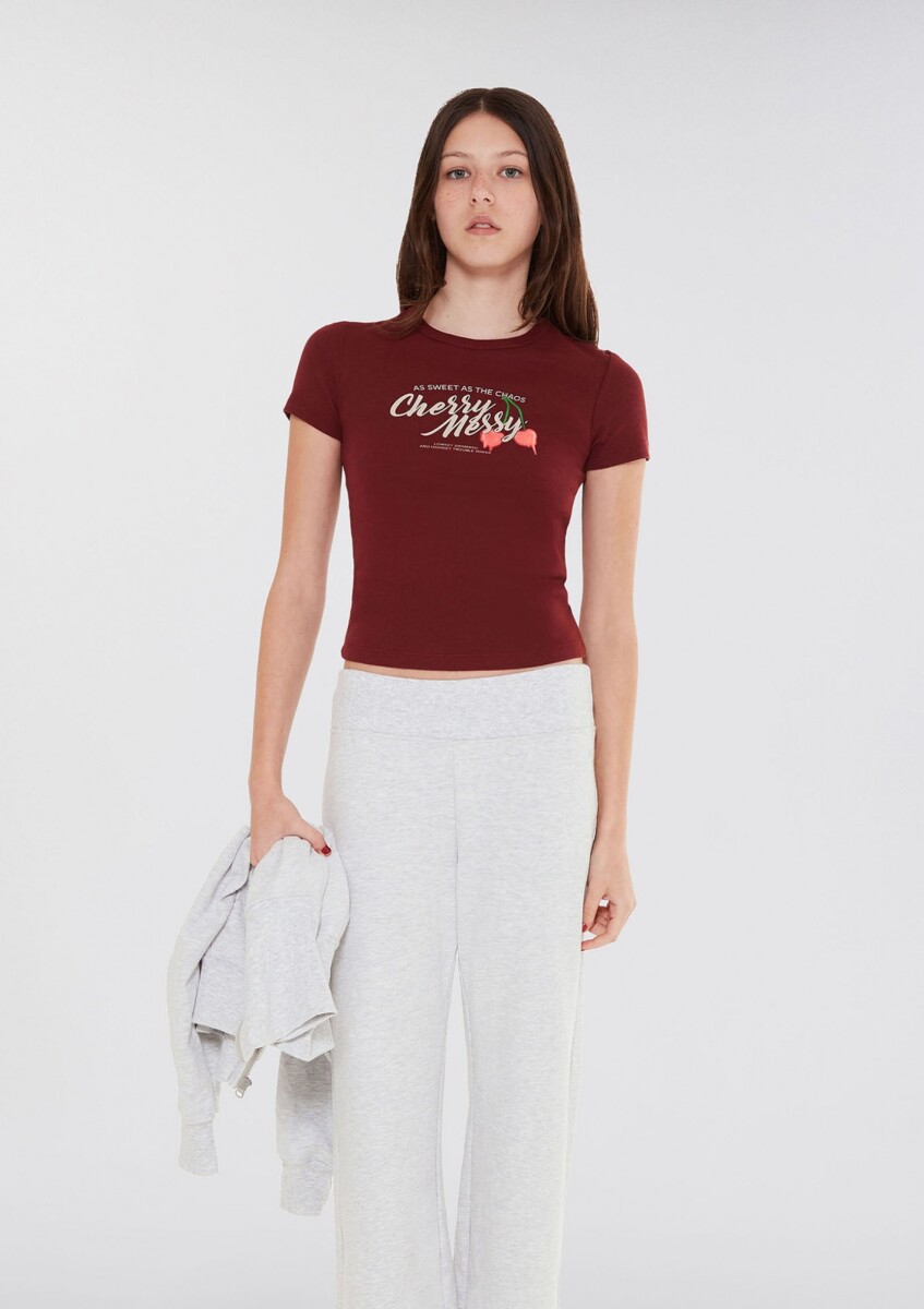 CAMISETA DE MANGA CORTA CON ESTAMPADO - BORDEAUX 
