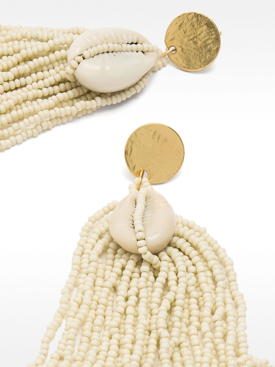 Pendientes Largos Con Cuentas Y Conchas blanco