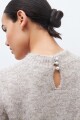 Sweater con perlas y strasses beige melange
