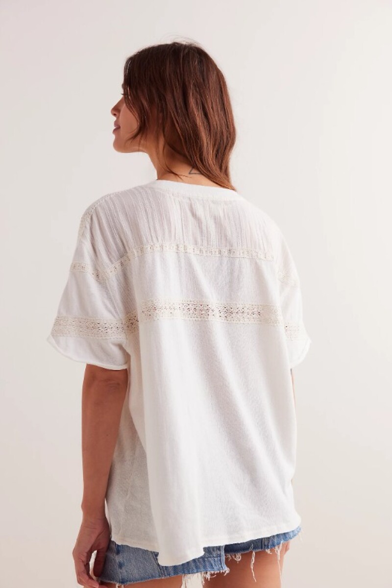 Remera Dorothy Marfil