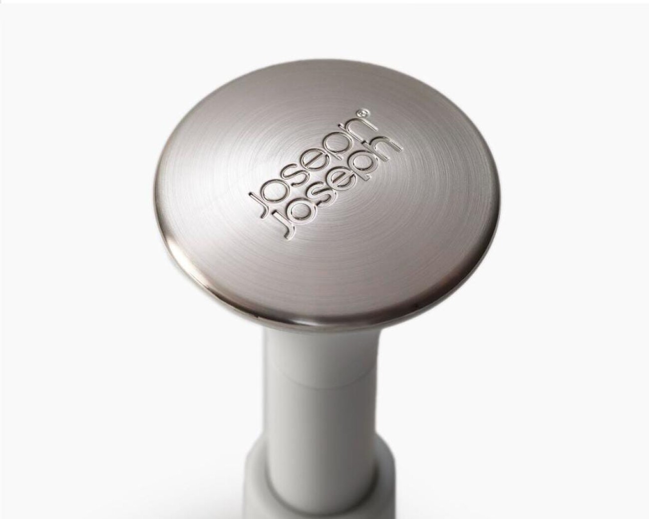 Porta rollo de cocina con tapa presionable para bloquear el rollo. Porta rollo de cocina con tapa presionable para bloquear el rollo.