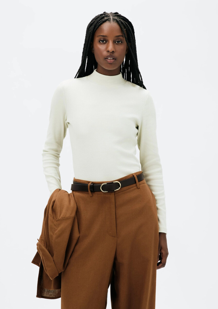 POLERA BÁSICA CON ELASTANO - VERDE 