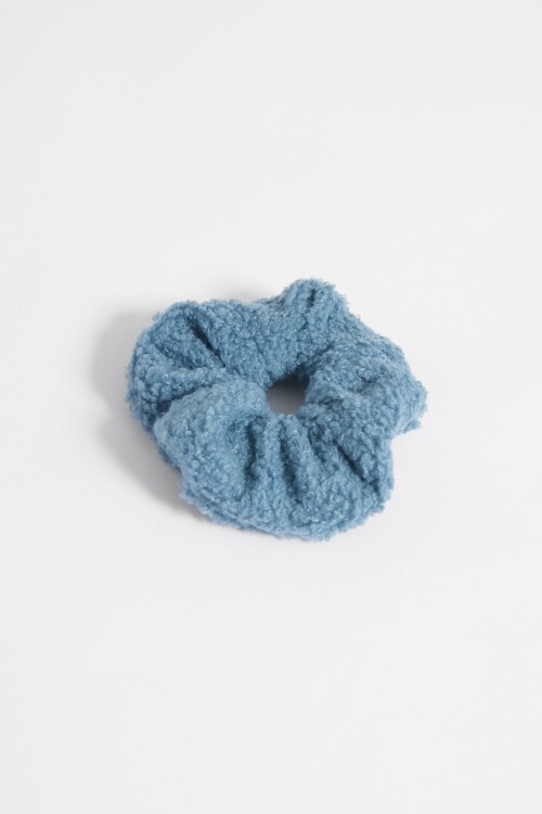 Gomita scrunchie simil corderito celeste