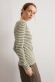Remera rayada escote bote verde oliva