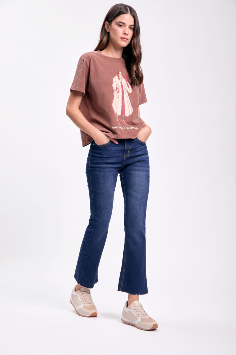 Remera estampa Cruela Marron