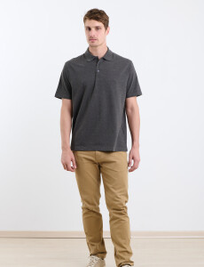 520857 REMERA FERAUD Gris Oscuro