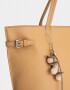 Shopper Cartera Shopper Con Charm - Marron Camel