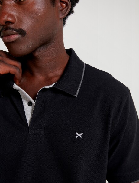 CAMISA DE CUELLO CON BORDADO NEGRO