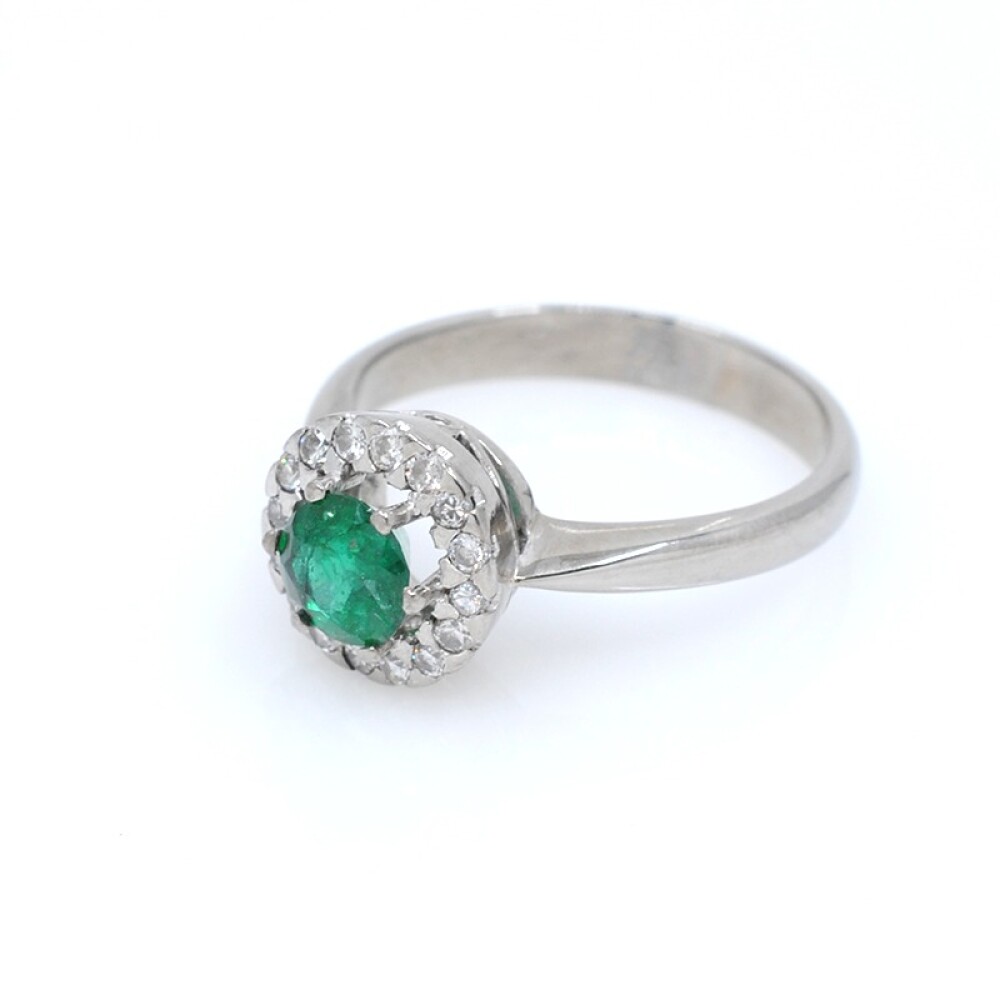 Anillo oro 18k blanco brillantes y hermosa esmeralda Anillo oro 18k blanco brillantes y hermosa esmeralda