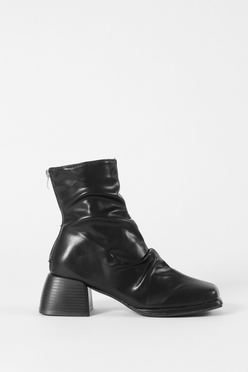 Botas punta cuadrada negro