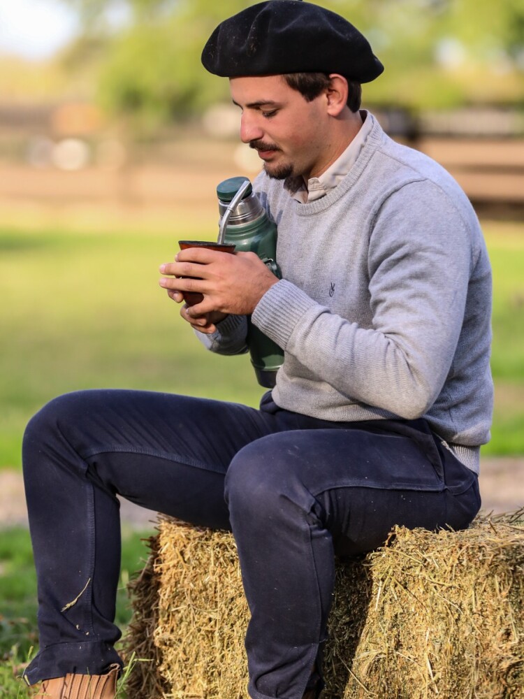 Buzo tejido cuello redondo gris Buzo tejido cuello redondo gris