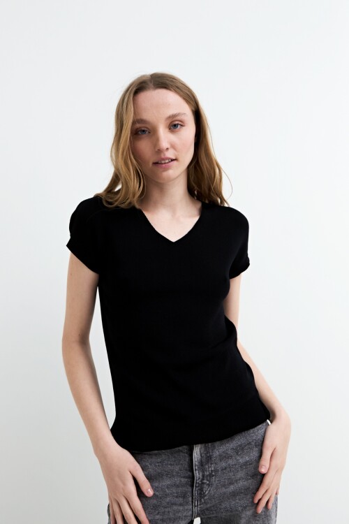 Sweater m/c escote V NEGRO