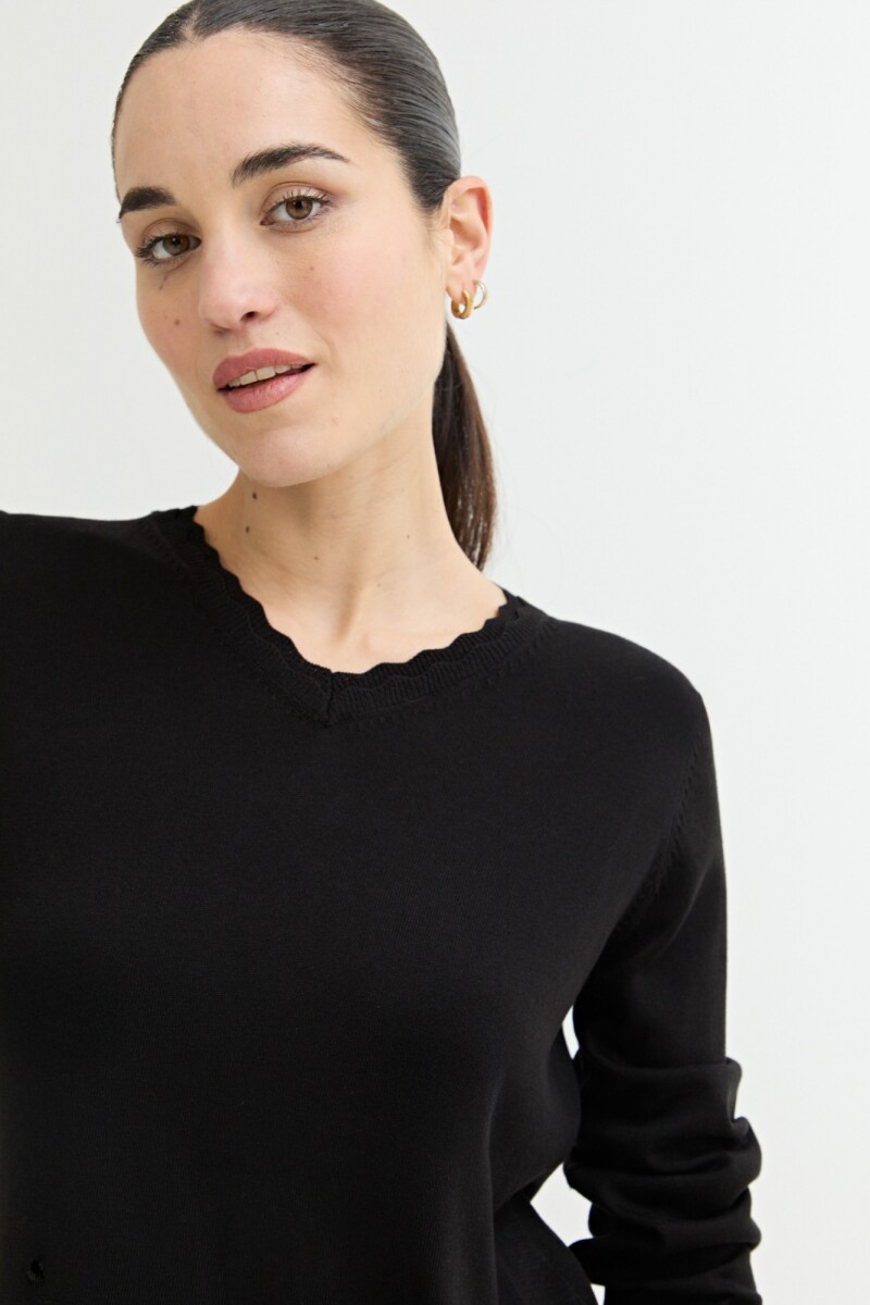 Sweater con crochet NEGRO