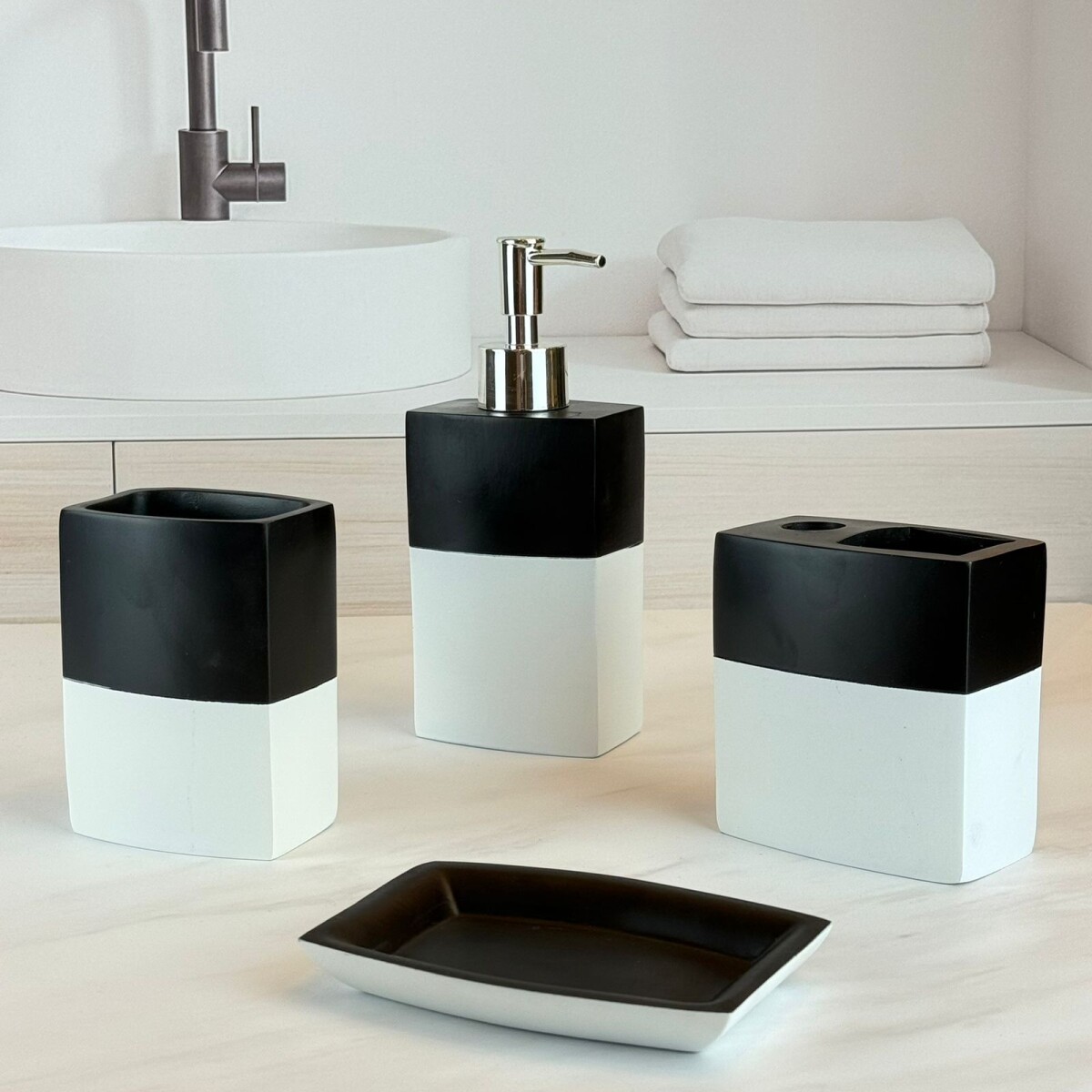 Set de Accesorios de Baño 4 Piezas en Resina 