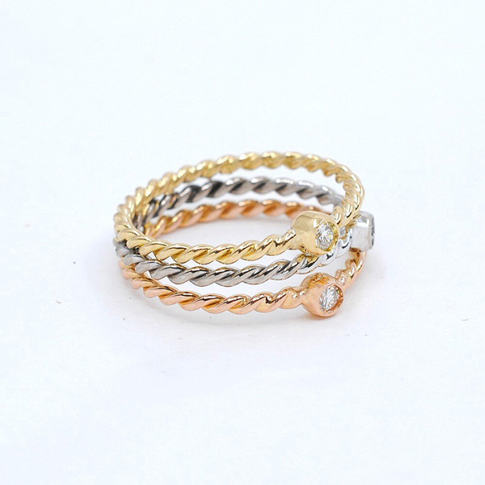 Anillo En Oro 18K De 3 Tonos Con Brillantes Anillo En Oro 18K De 3 Tonos Con Brillantes