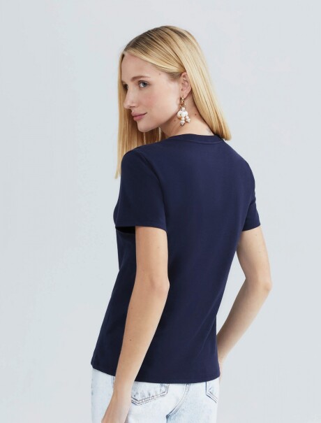 CAMISETA BÁSICA CUELLO EN V AZUL