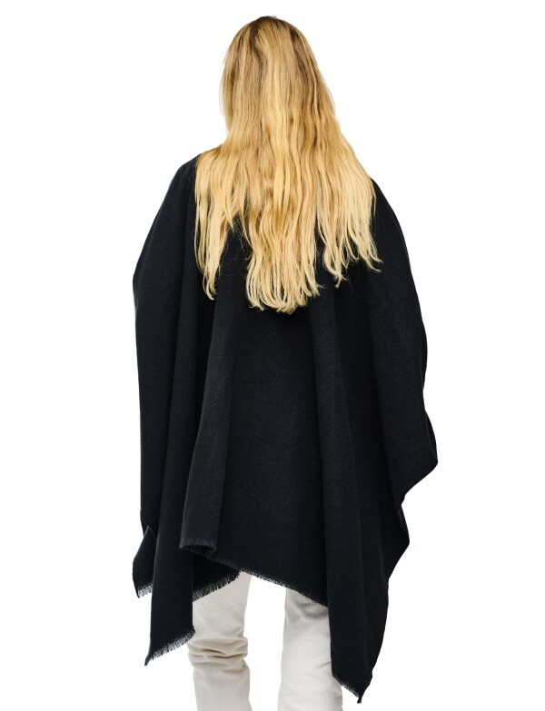 Ruana Soft Pasador NEGRO