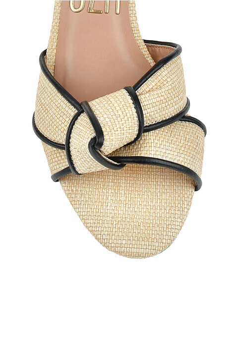 Sandalia Taco Mediano Paris Detalle Negro Beige