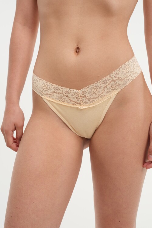 Colaless Andreina Arena