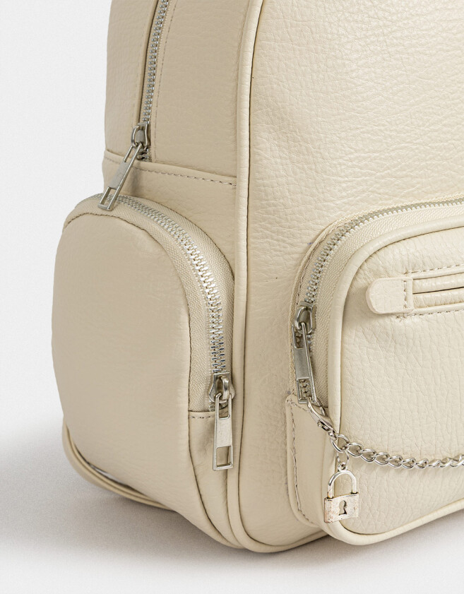 Mochilas Urbanas Mochila Con Charms - Blanco Crudo