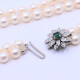 Collar de perlas 2 hilos con broche oro 18k blanco con esmeralda central y brillantes. Collar de perlas 2 hilos con broche oro 18k blanco con esmeralda central y brillantes.