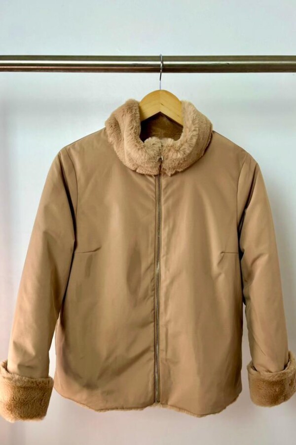 CHAQUETA REVERSIBLE CORTA CON CIERRE BEIGE