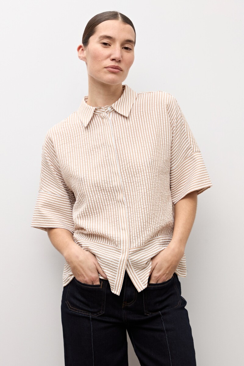 Camisa rayada manga corta beige