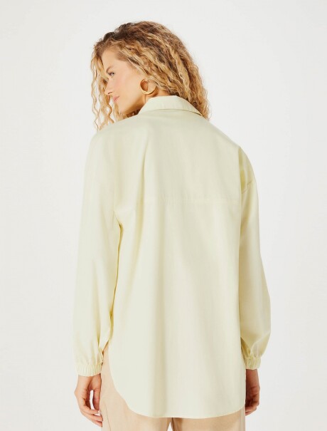 CAMISA MODELO OVERSIZE AMARILLO
