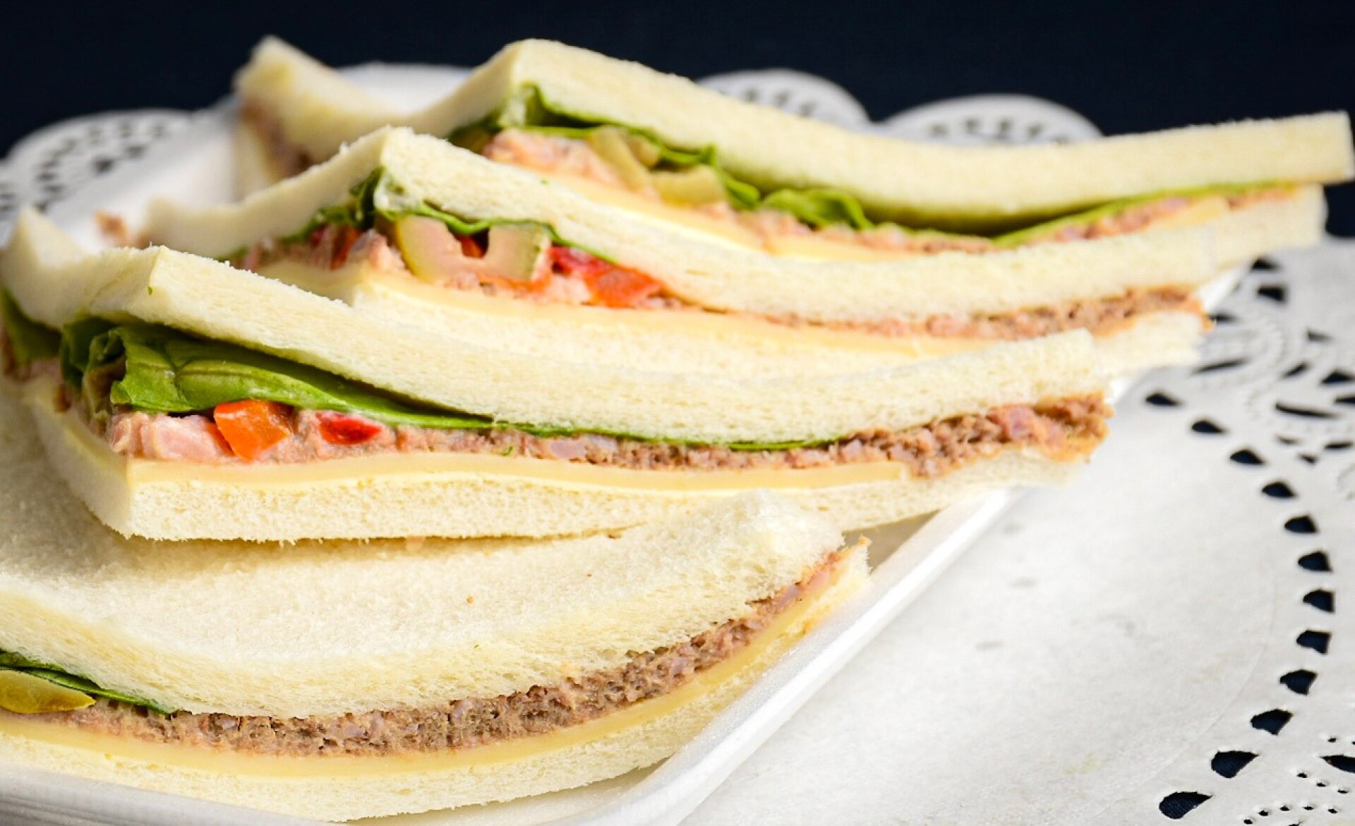 Sandwich de atún (4 unidades) - En pan blanco 