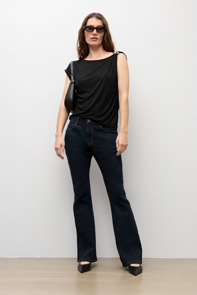 Blusa detalle metálico negro