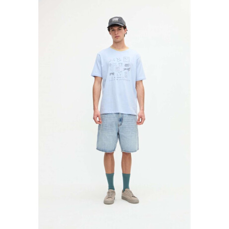 Remera Adkins Celeste