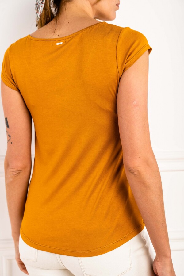 Remera Ocre