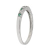 Anillo medio sinfín Clásico S de oro blanco 18k con brillantes y esmeraldas Anillo medio sinfín Clásico S de oro blanco 18k con brillantes y esmeraldas